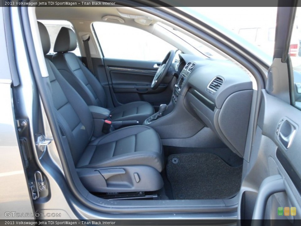 Titan Black Interior Photo for the 2013 Volkswagen Jetta TDI SportWagen #69185179