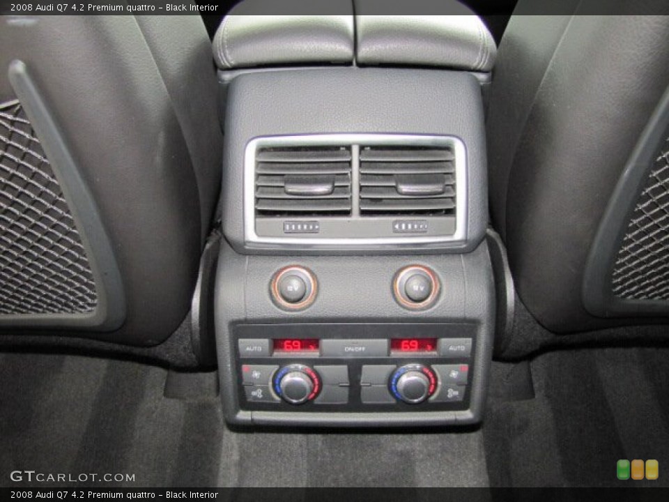 Black Interior Controls for the 2008 Audi Q7 4.2 Premium quattro #69211166