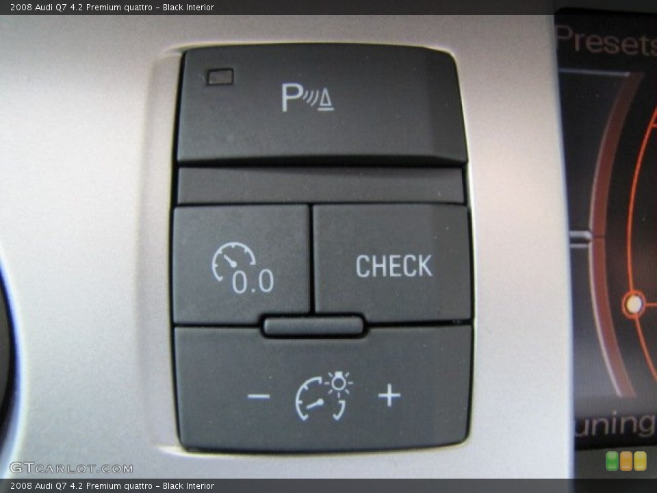 Black Interior Controls for the 2008 Audi Q7 4.2 Premium quattro #69211199