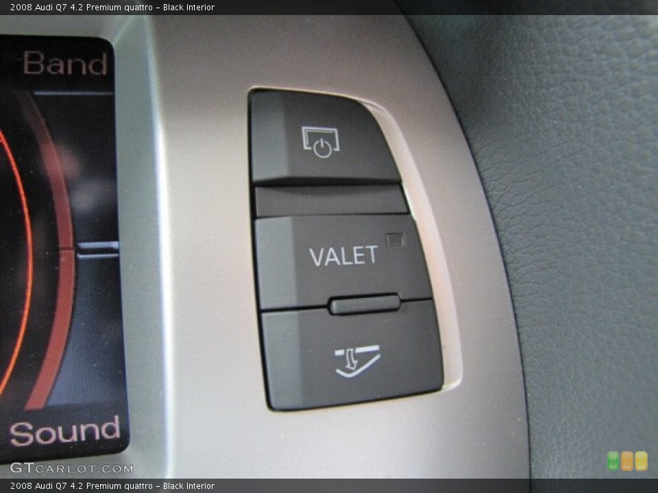 Black Interior Controls for the 2008 Audi Q7 4.2 Premium quattro #69211205