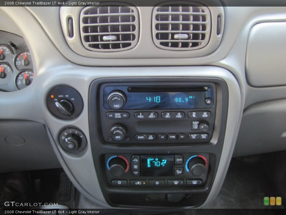Light Gray Interior Controls for the 2008 Chevrolet TrailBlazer LT 4x4 #69219666