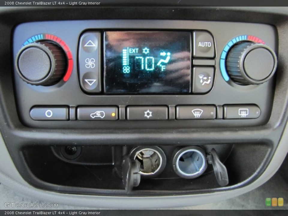 Light Gray Interior Controls for the 2008 Chevrolet TrailBlazer LT 4x4 #69219690