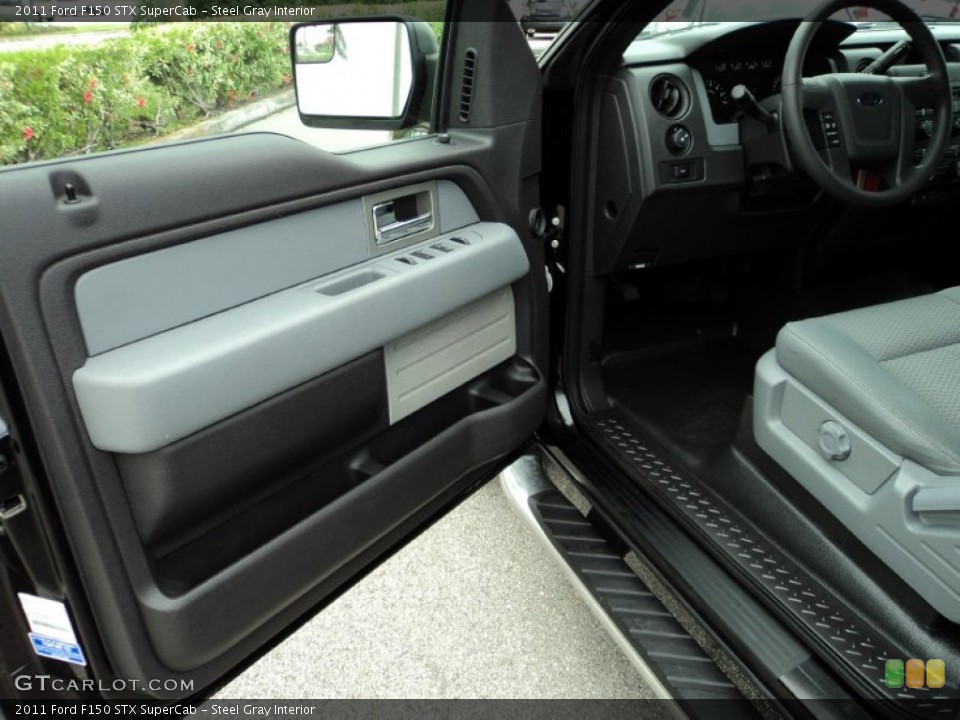 Steel Gray Interior Photo for the 2011 Ford F150 STX SuperCab #69219723