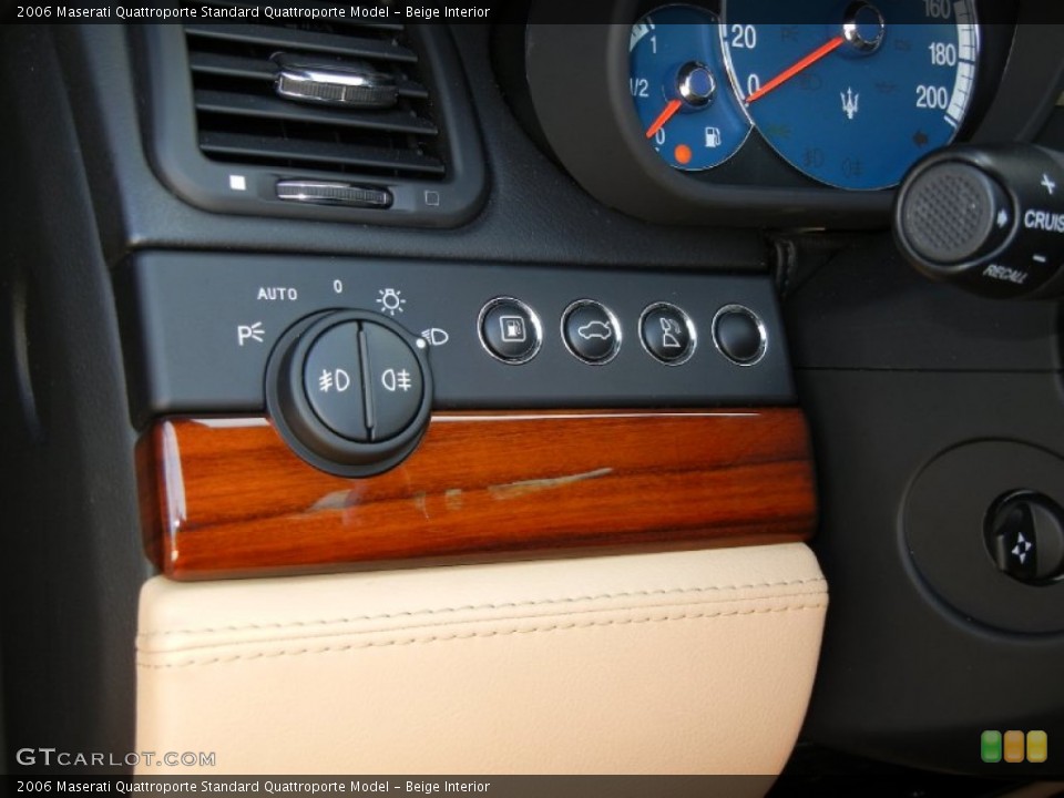Beige Interior Controls for the 2006 Maserati Quattroporte  #69230244