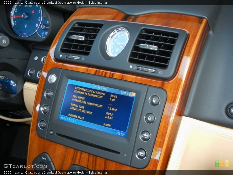 Beige Interior Controls for the 2006 Maserati Quattroporte  #69230292