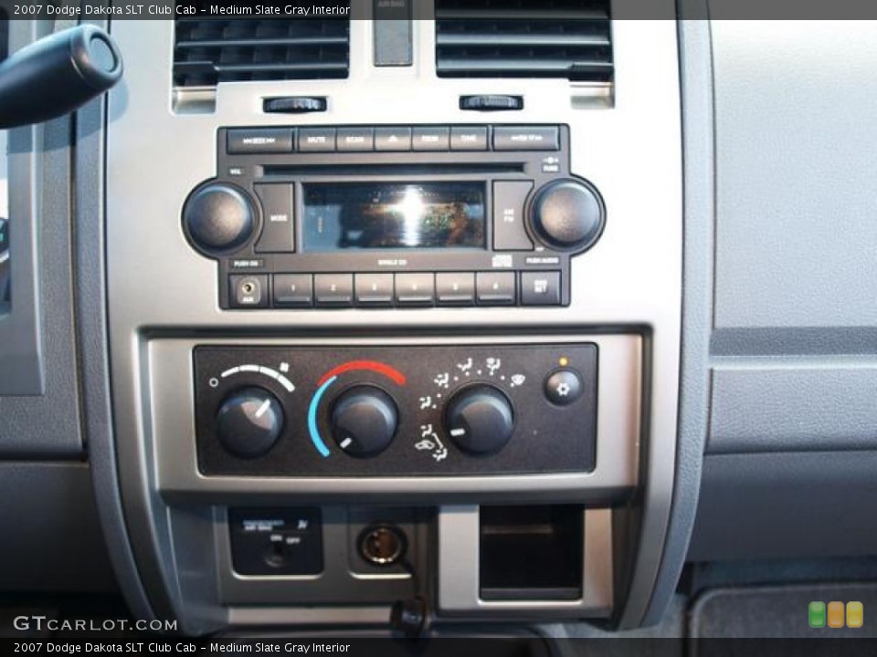 Medium Slate Gray Interior Controls for the 2007 Dodge Dakota SLT Club Cab #69241107