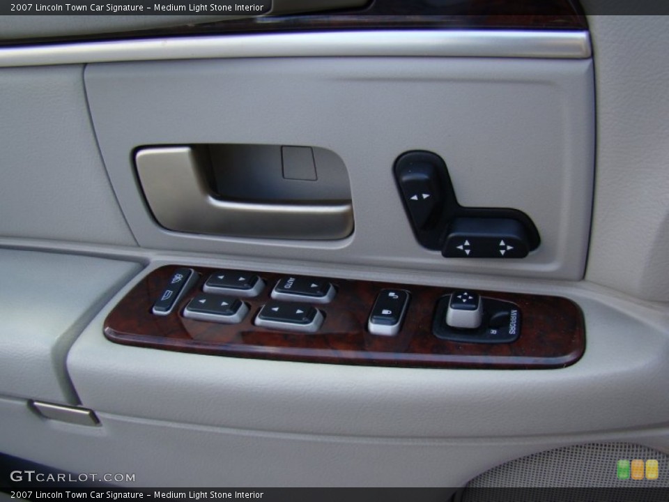 Medium Light Stone Interior Controls for the 2007 Lincoln Town Car Signature #69245404
