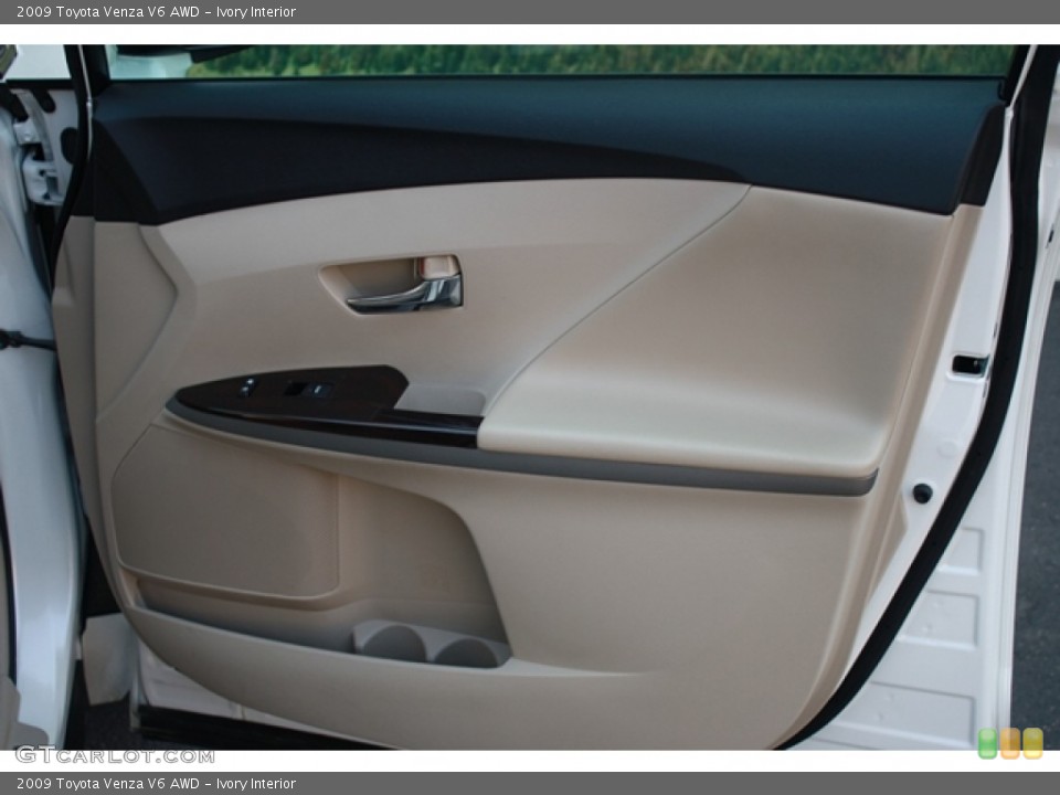 Ivory Interior Door Panel for the 2009 Toyota Venza V6 AWD #69260361