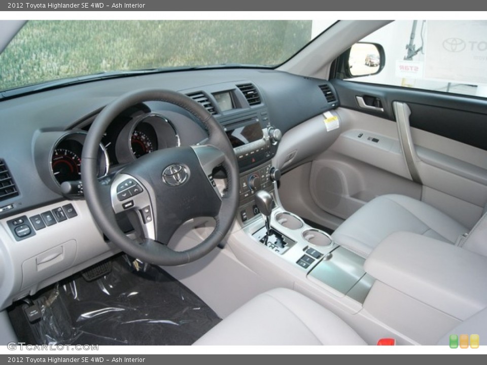 Ash 2012 Toyota Highlander Interiors