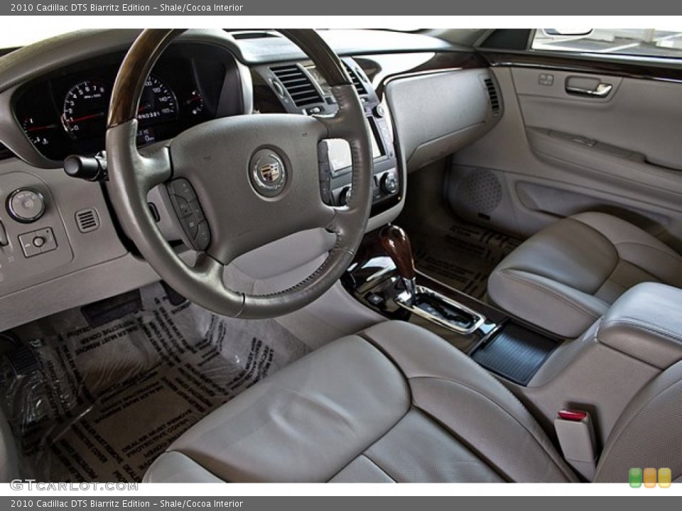 Shale/Cocoa 2010 Cadillac DTS Interiors