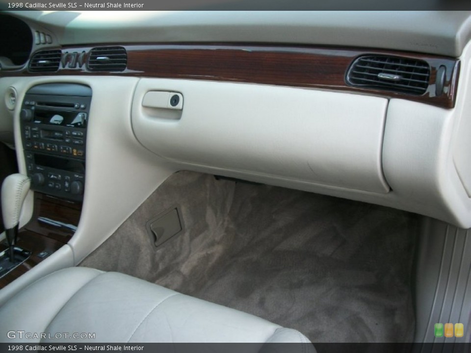 Neutral Shale Interior Dashboard for the 1998 Cadillac Seville SLS #69329470