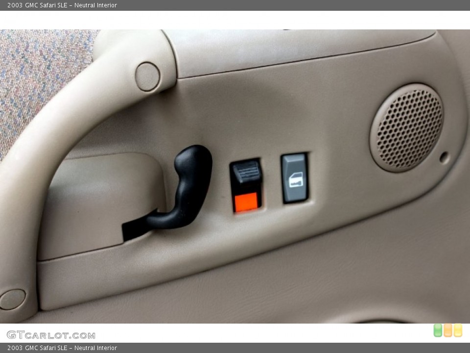 Neutral Interior Controls for the 2003 GMC Safari SLE #69343839