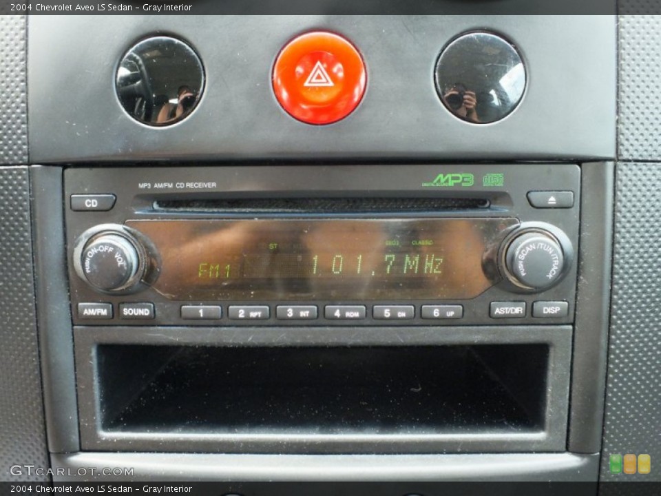 Gray Interior Audio System for the 2004 Chevrolet Aveo LS Sedan #69356335