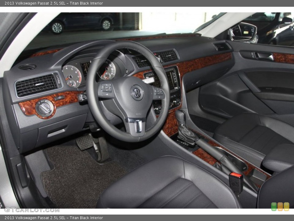Titan Black Interior Photo for the 2013 Volkswagen Passat 2.5L SEL #69366940