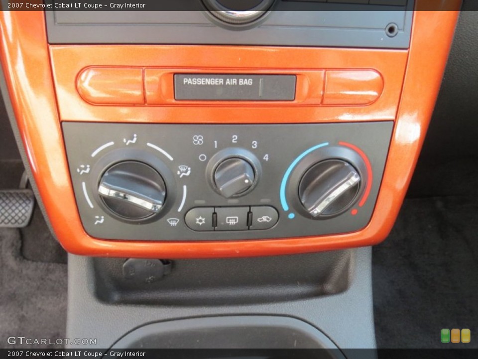 Gray Interior Controls for the 2007 Chevrolet Cobalt LT Coupe #69368694