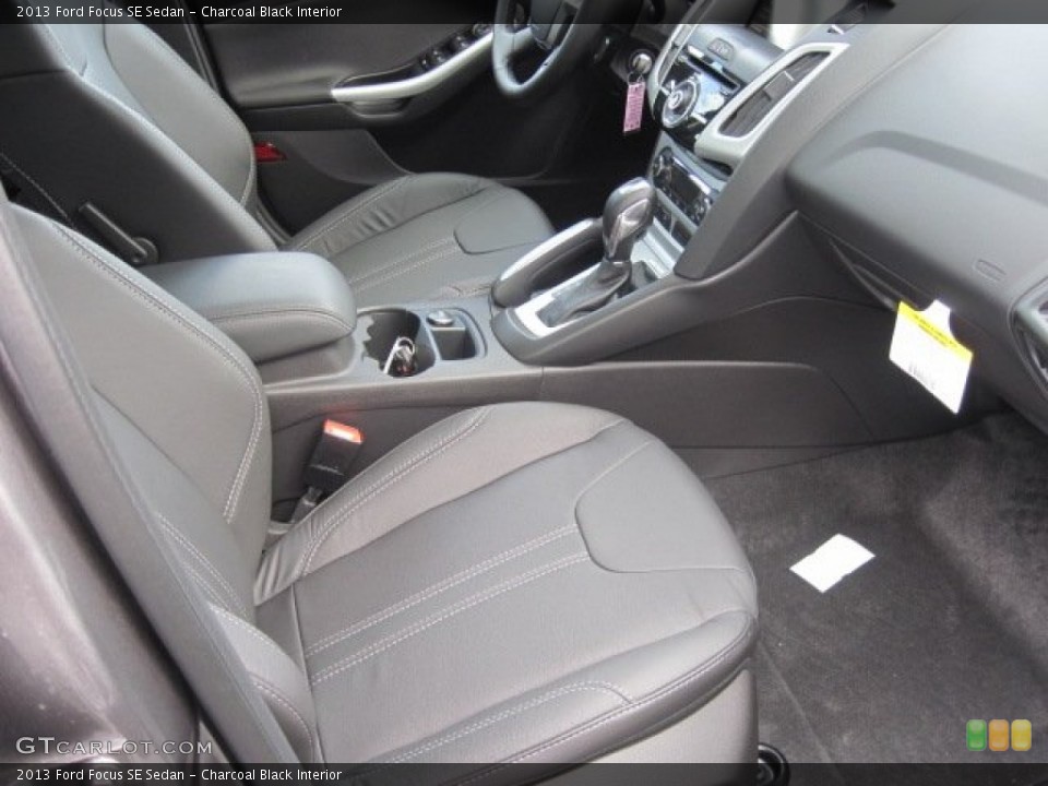 Charcoal Black Interior Photo for the 2013 Ford Focus SE Sedan #69398059