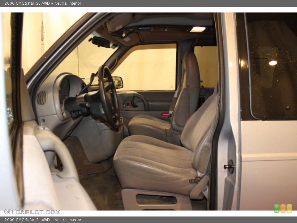 Neutral Interior Photo for the 2000 GMC Safari SL AWD #69413500