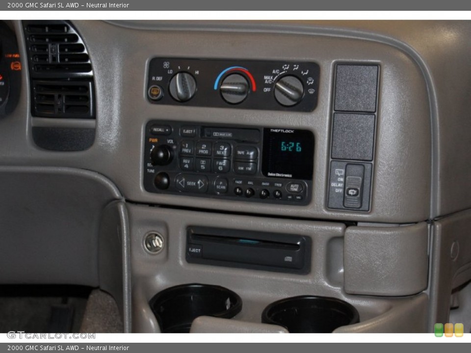 Neutral Interior Controls for the 2000 GMC Safari SL AWD #69413517