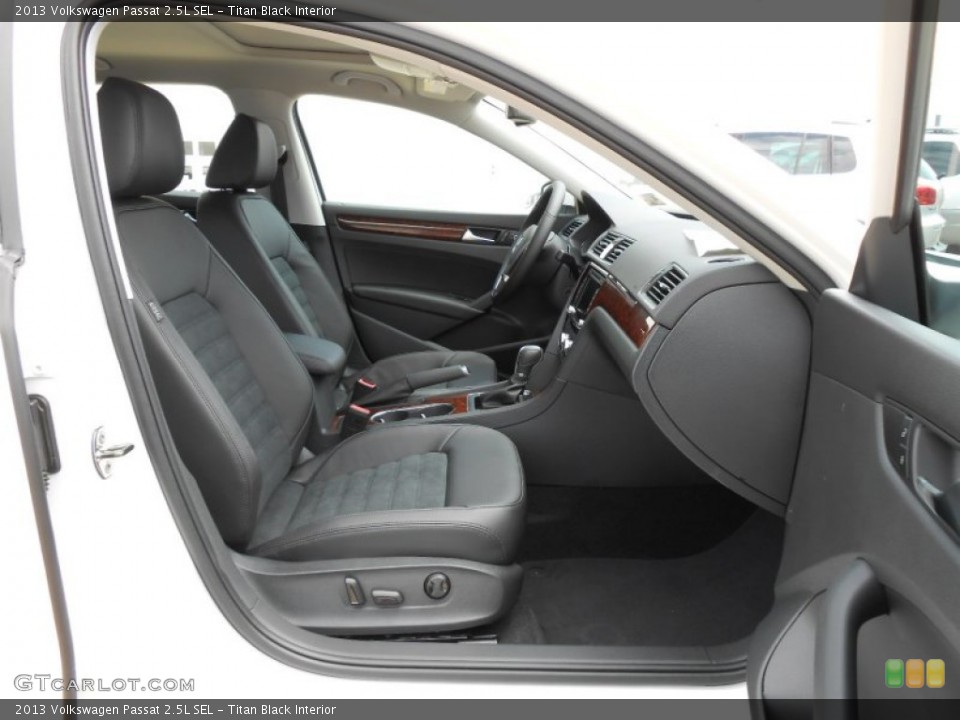 Titan Black Interior Photo for the 2013 Volkswagen Passat 2.5L SEL #69420058