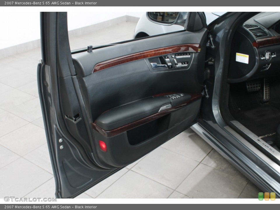 Black Interior Door Panel for the 2007 Mercedes-Benz S 65 AMG Sedan #69421108