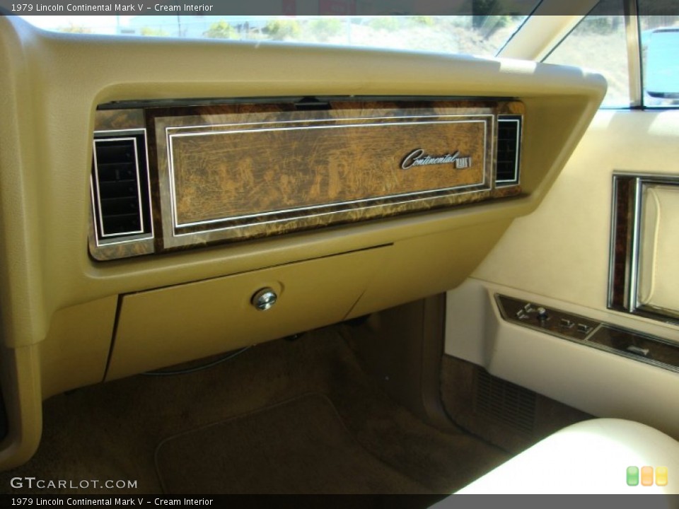 Cream Interior Photo for the 1979 Lincoln Continental Mark V #69422029
