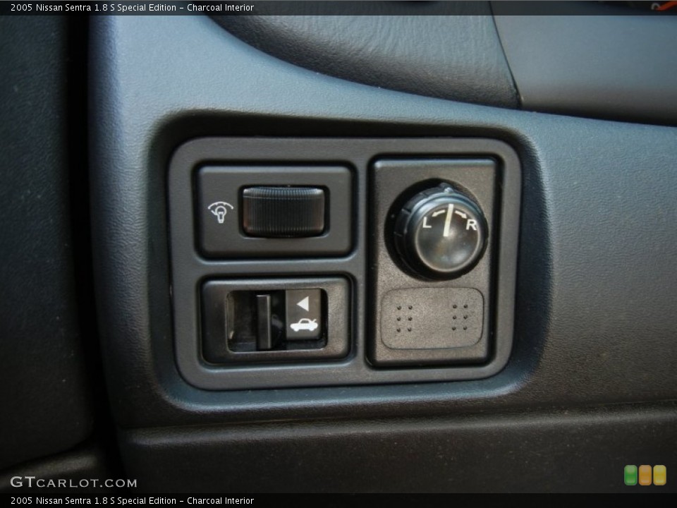 Charcoal Interior Controls for the 2005 Nissan Sentra 1.8 S Special Edition #69433176