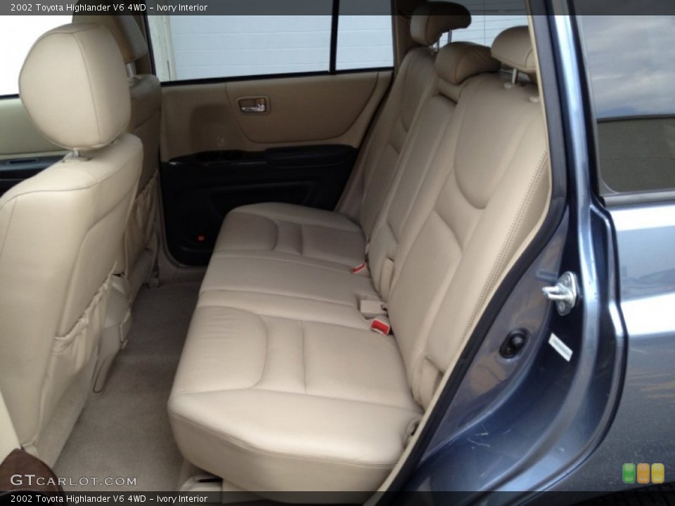 Ivory Interior Rear Seat for the 2002 Toyota Highlander V6 4WD #69433363