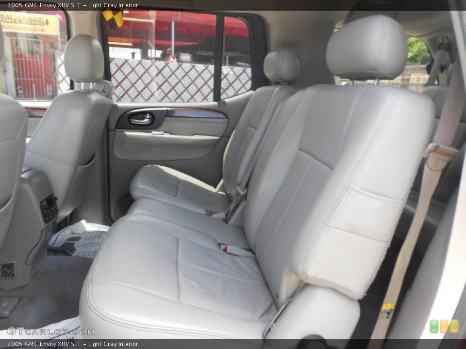 Light Gray Interior Rear Seat for the 2005 GMC Envoy XUV SLT #69435979