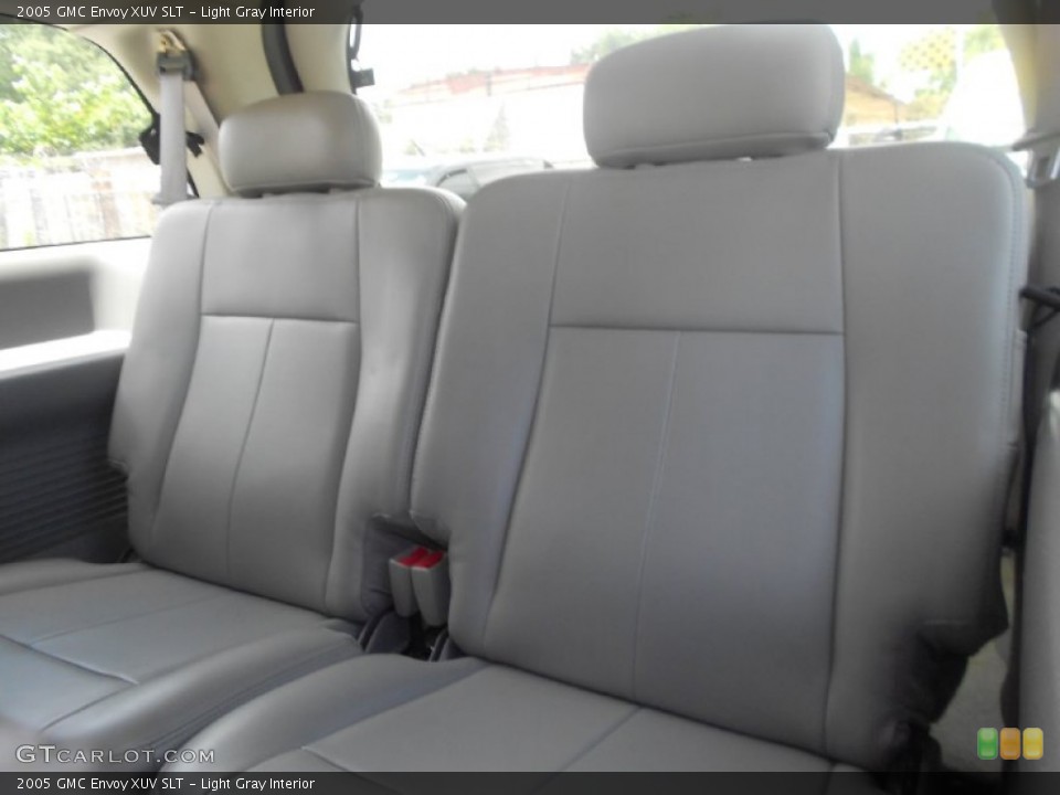Light Gray Interior Rear Seat for the 2005 GMC Envoy XUV SLT #69435988