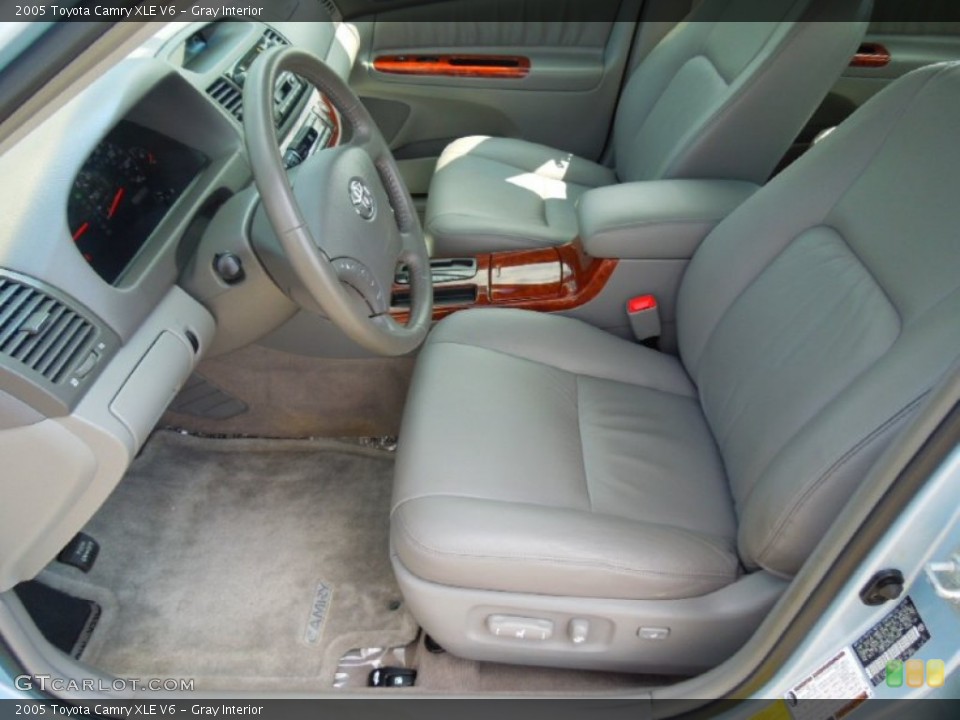 Gray Interior Photo for the 2005 Toyota Camry XLE V6 #69441796