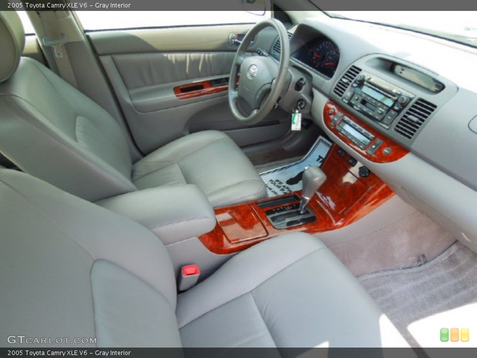 Gray Interior Photo for the 2005 Toyota Camry XLE V6 #69441920