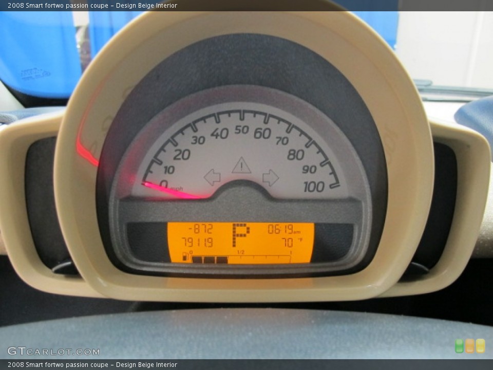 Design Beige Interior Gauges for the 2008 Smart fortwo passion coupe #69444712