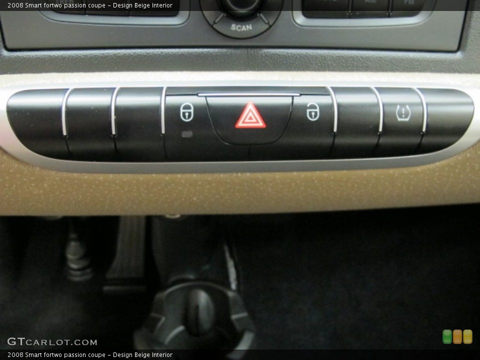 Design Beige Interior Controls for the 2008 Smart fortwo passion coupe #69444745