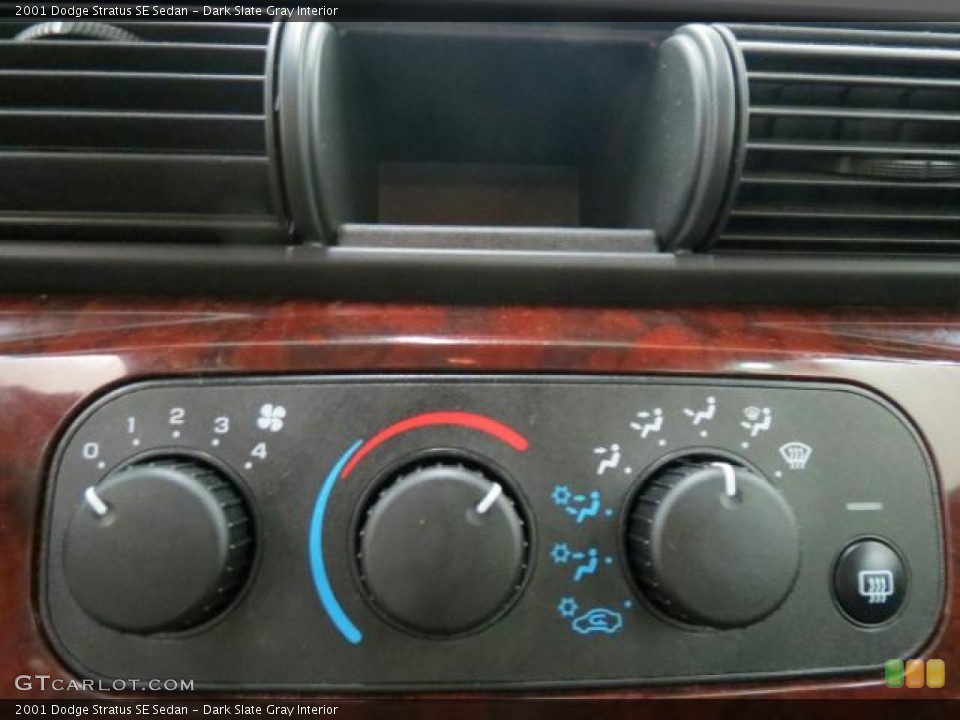 Dark Slate Gray Interior Controls for the 2001 Dodge Stratus SE Sedan #69470719