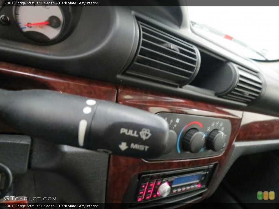 Dark Slate Gray Interior Controls for the 2001 Dodge Stratus SE Sedan #69470767