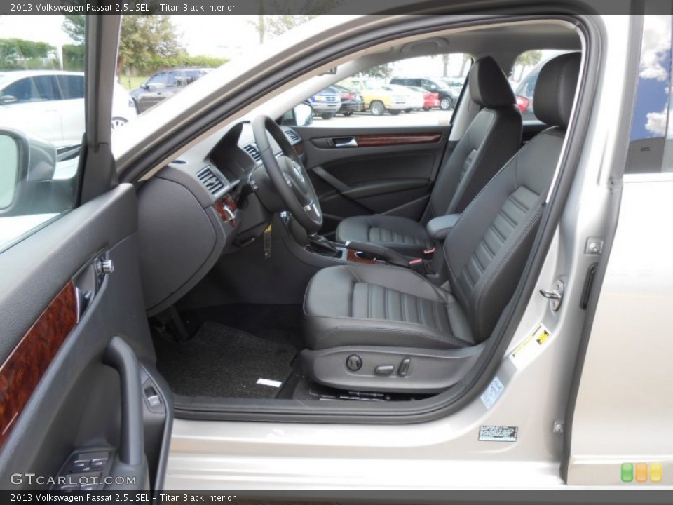 Titan Black Interior Photo for the 2013 Volkswagen Passat 2.5L SEL #69493921