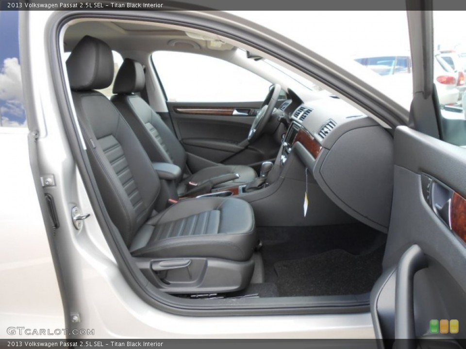 Titan Black Interior Photo for the 2013 Volkswagen Passat 2.5L SEL #69493939