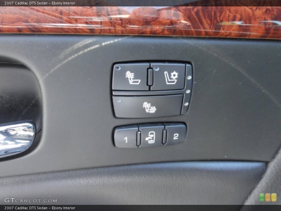Ebony Interior Controls for the 2007 Cadillac DTS Sedan #69509515
