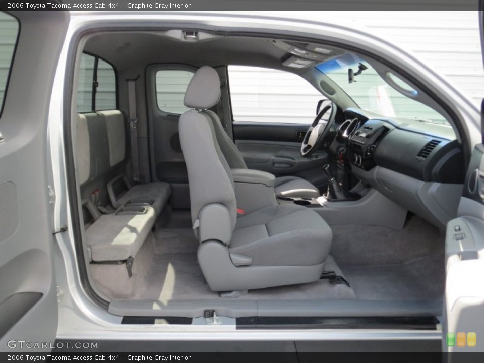 Graphite Gray Interior Photo for the 2006 Toyota Tacoma Access Cab 4x4 #69511282