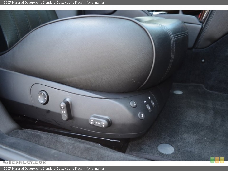 Nero Interior Controls for the 2005 Maserati Quattroporte  #69522139