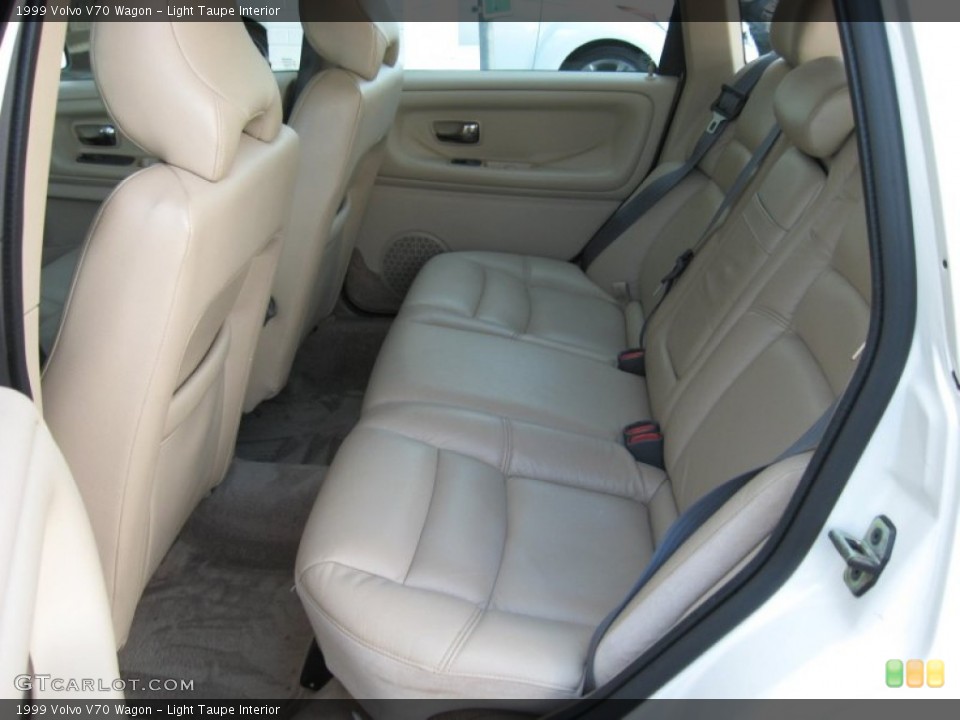 Light Taupe Interior Photo for the 1999 Volvo V70 Wagon #69540114