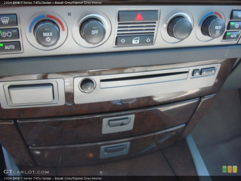 Basalt Grey/Flannel Grey Interior Controls for the 2004 BMW 7 Series 745Li Sedan #69555402