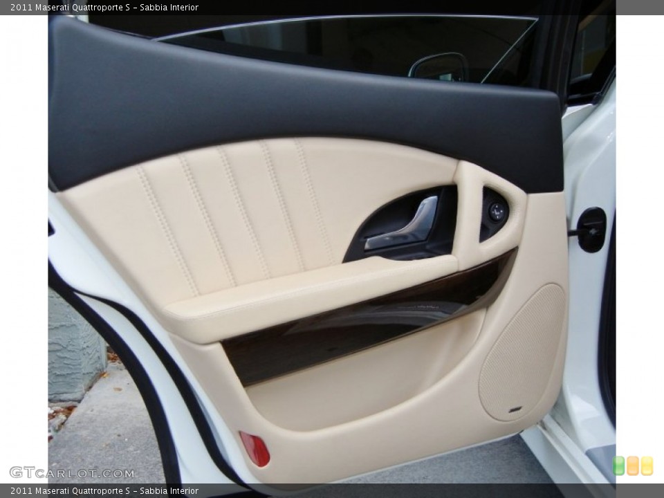 Sabbia Interior Door Panel for the 2011 Maserati Quattroporte S #69555480