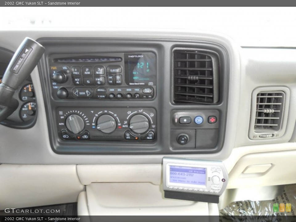 Sandstone Interior Controls for the 2002 GMC Yukon SLT #69559071