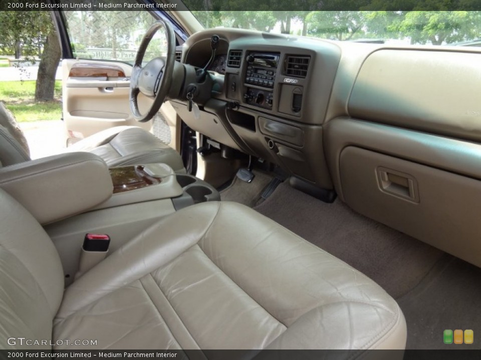 Medium Parchment Interior Photo for the 2000 Ford Excursion Limited #69592858