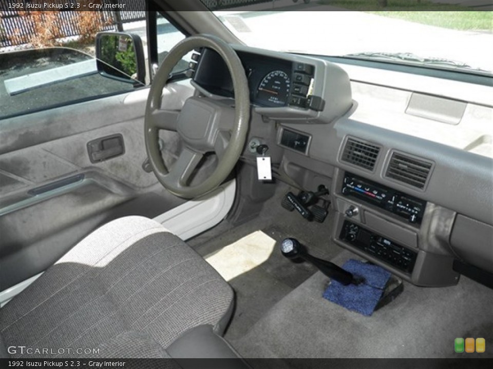 Gray Interior Photo for the 1992 Isuzu Pickup S 2.3 #69620544