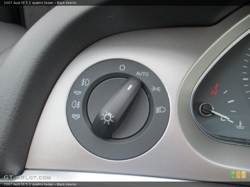 Black Interior Controls for the 2007 Audi S6 5.2 quattro Sedan #69633817