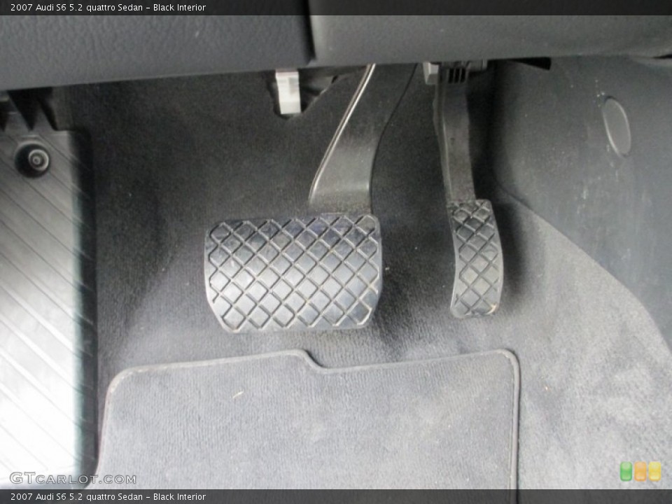 Black Interior Controls for the 2007 Audi S6 5.2 quattro Sedan #69634079