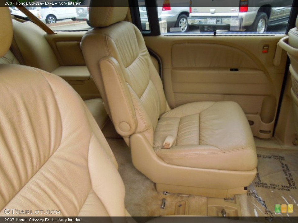 Ivory Interior Rear Seat for the 2007 Honda Odyssey EX-L #69656596