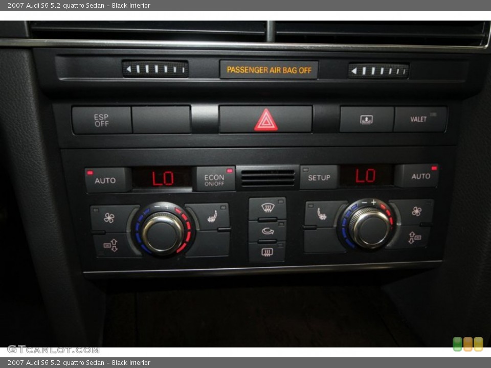 Black Interior Controls for the 2007 Audi S6 5.2 quattro Sedan #69673845